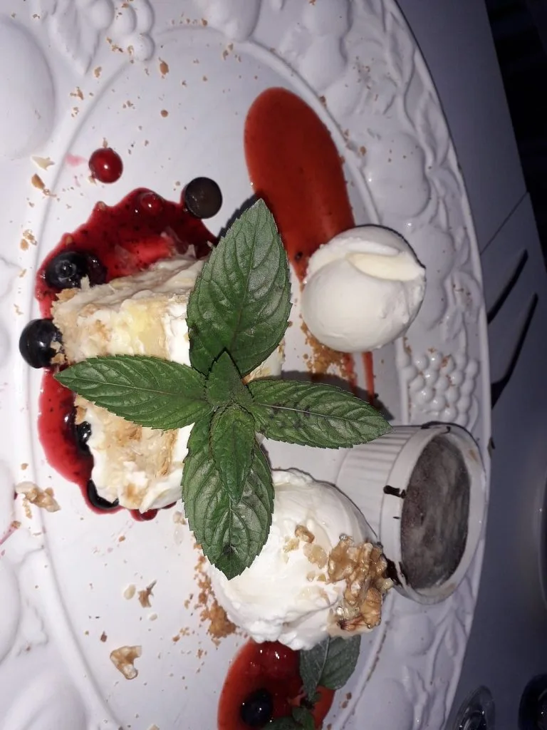 Cavos Couzina — food