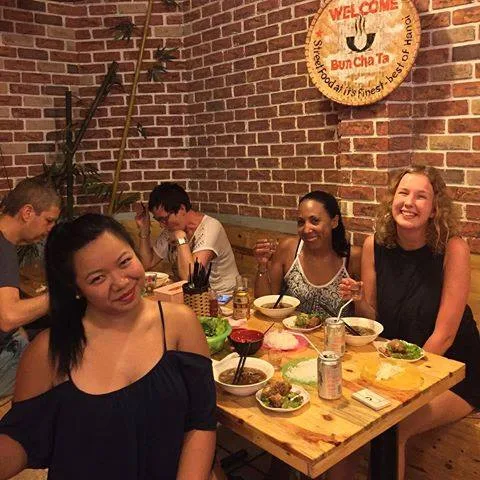 Bun Cha Ta (Nguyen Huu Huan Street) — atmosphere