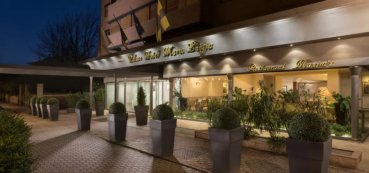 Antinoo's Lounge & Restaurant del Sina Centurion Palace — photo 17