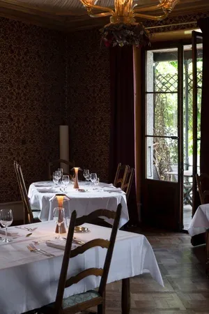 Au Vieux Manoir — atmosphere