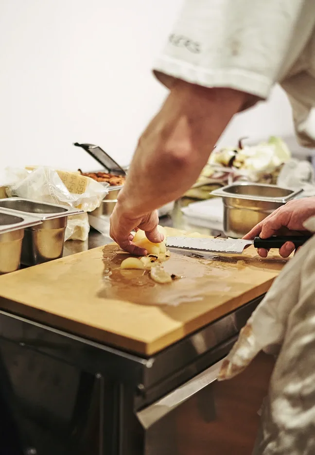 Straker's — kitchen