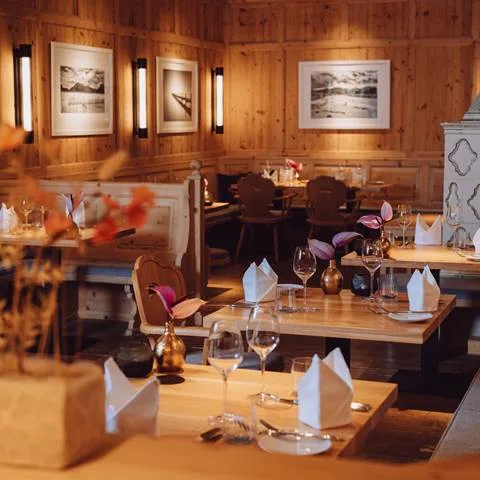 Kaminlounge mit Stubn Alois und Anton — atmosphere