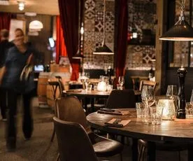 Gustav Grill & Bar — atmosphere