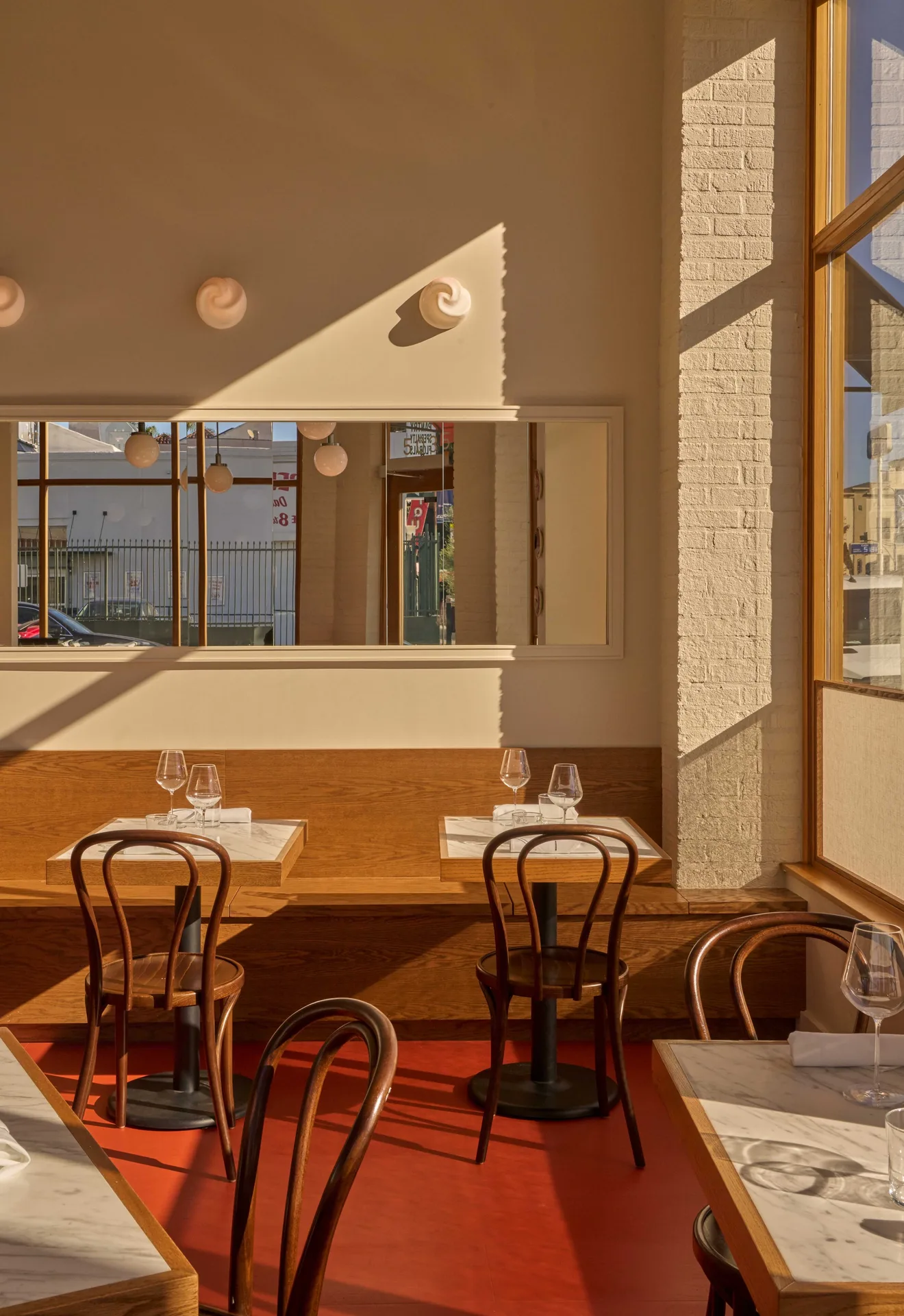 Little Fish, Los Angeles