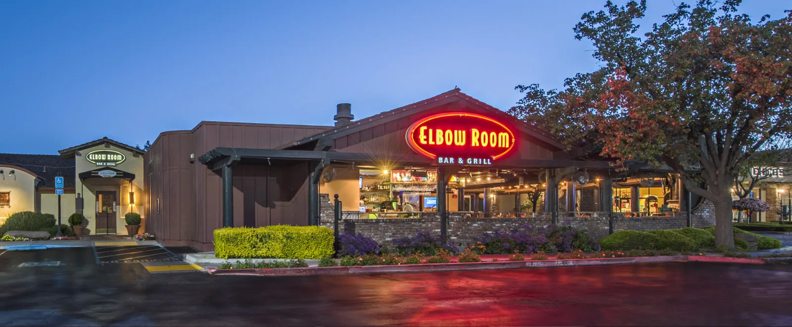Elbow Room Bar & Grill — photo 12