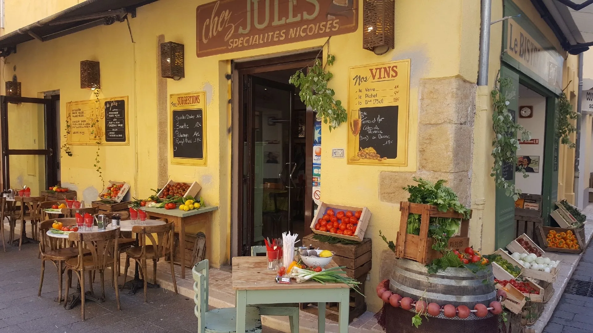 Chez Jules Le Don Juan — atmosphere