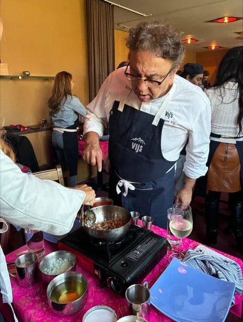 Vij's — kitchen