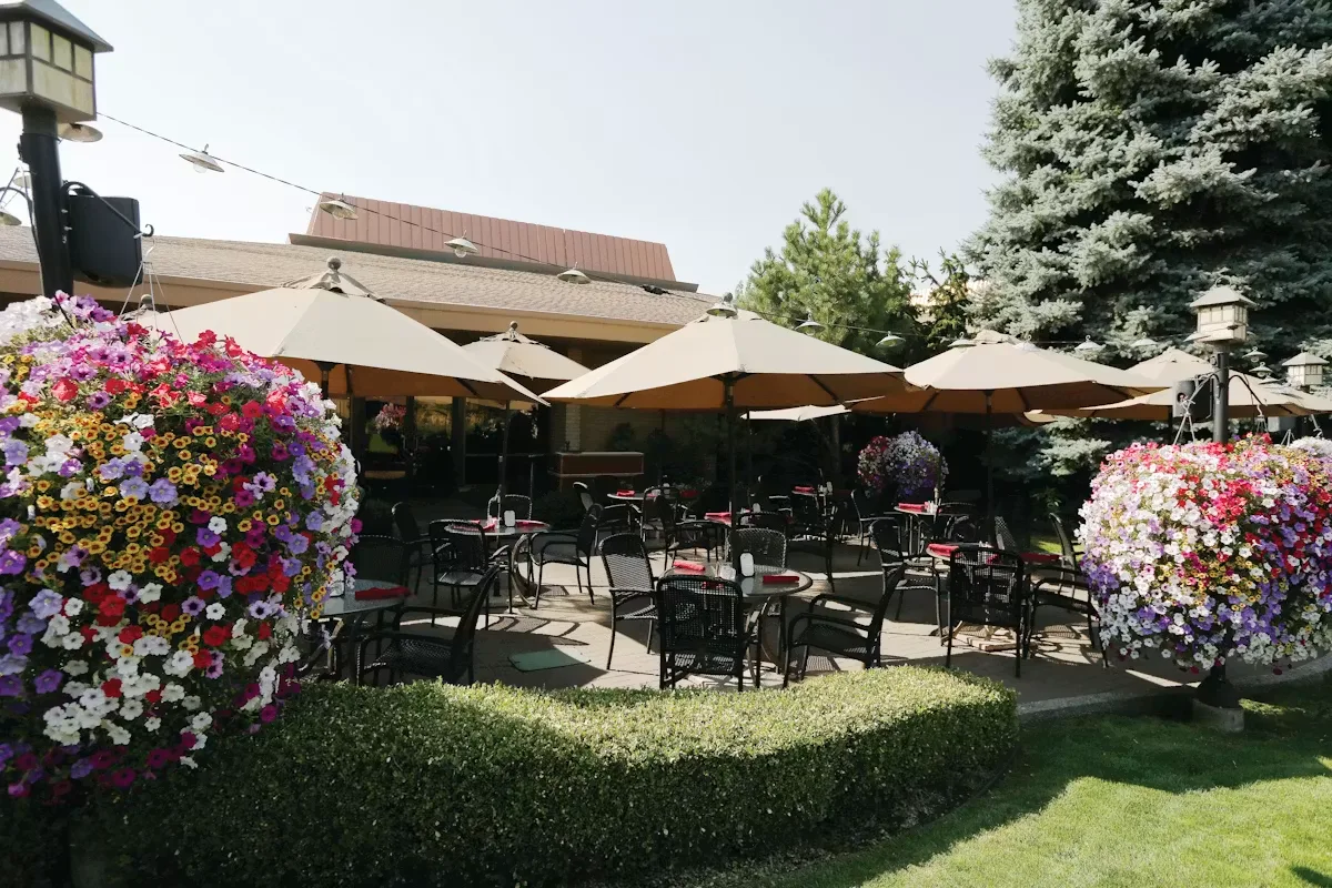 Max at Mirabeau — photo 56