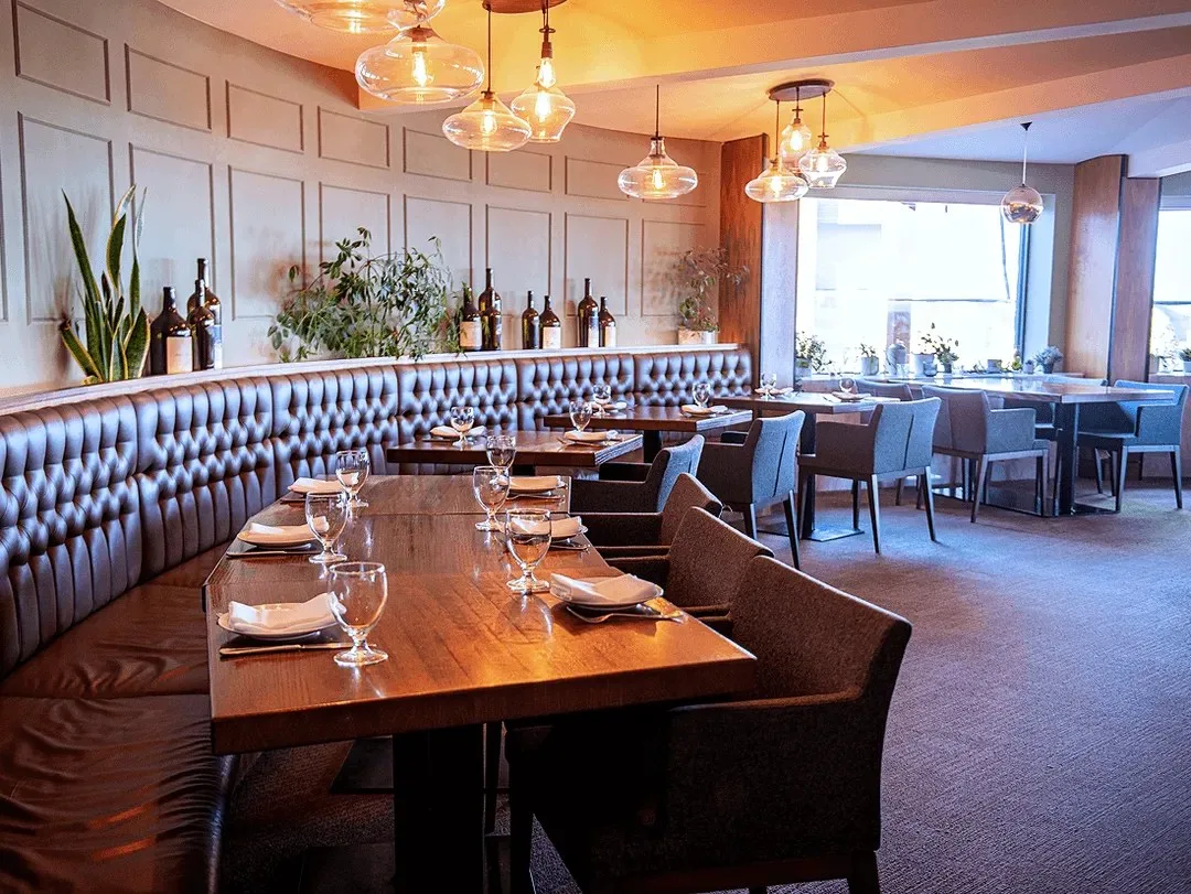 Qualicum Beach Cafe — atmosphere