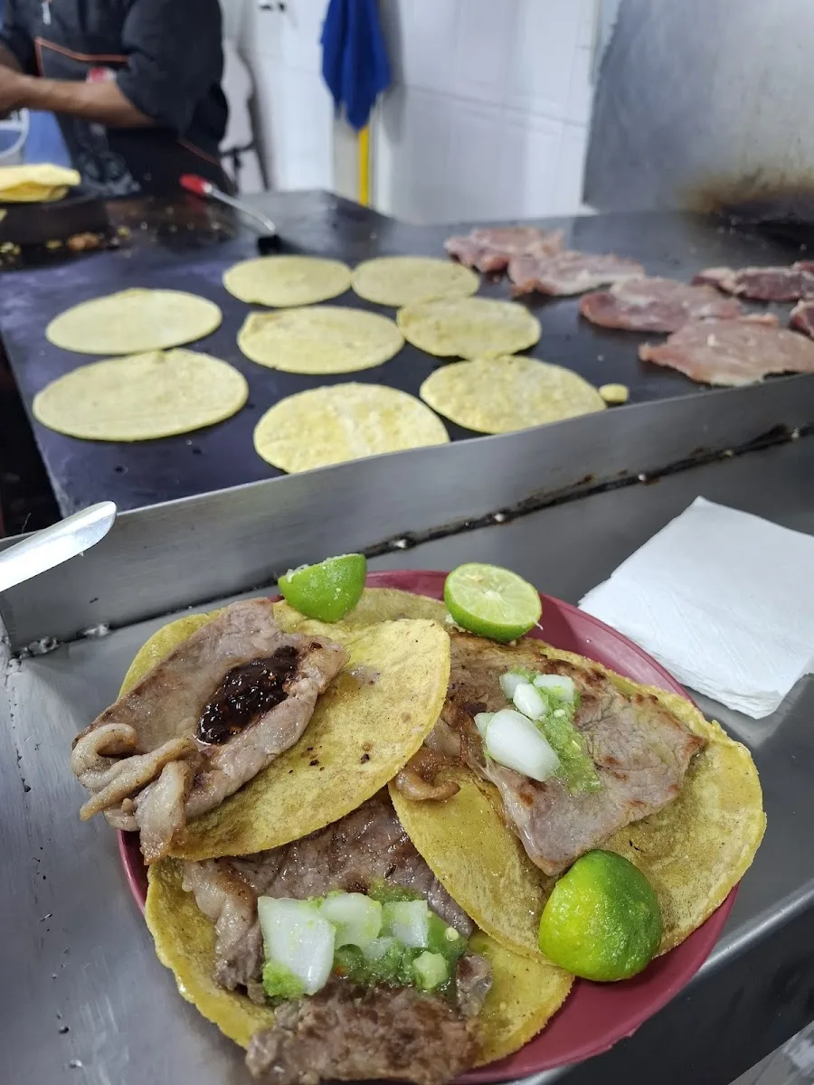 Taquería El Califa de León — photo 22
