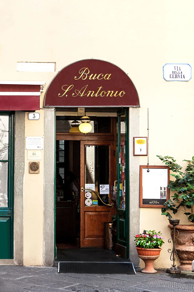 Buca di Sant'Antonio — atmosphere