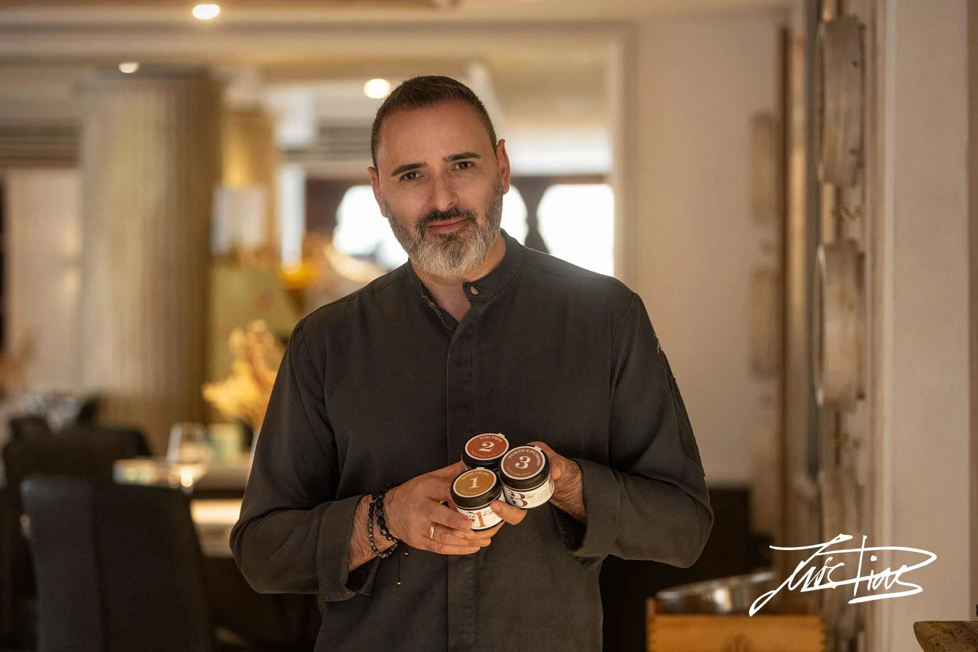 Luis Dias Restaurant — kitchen