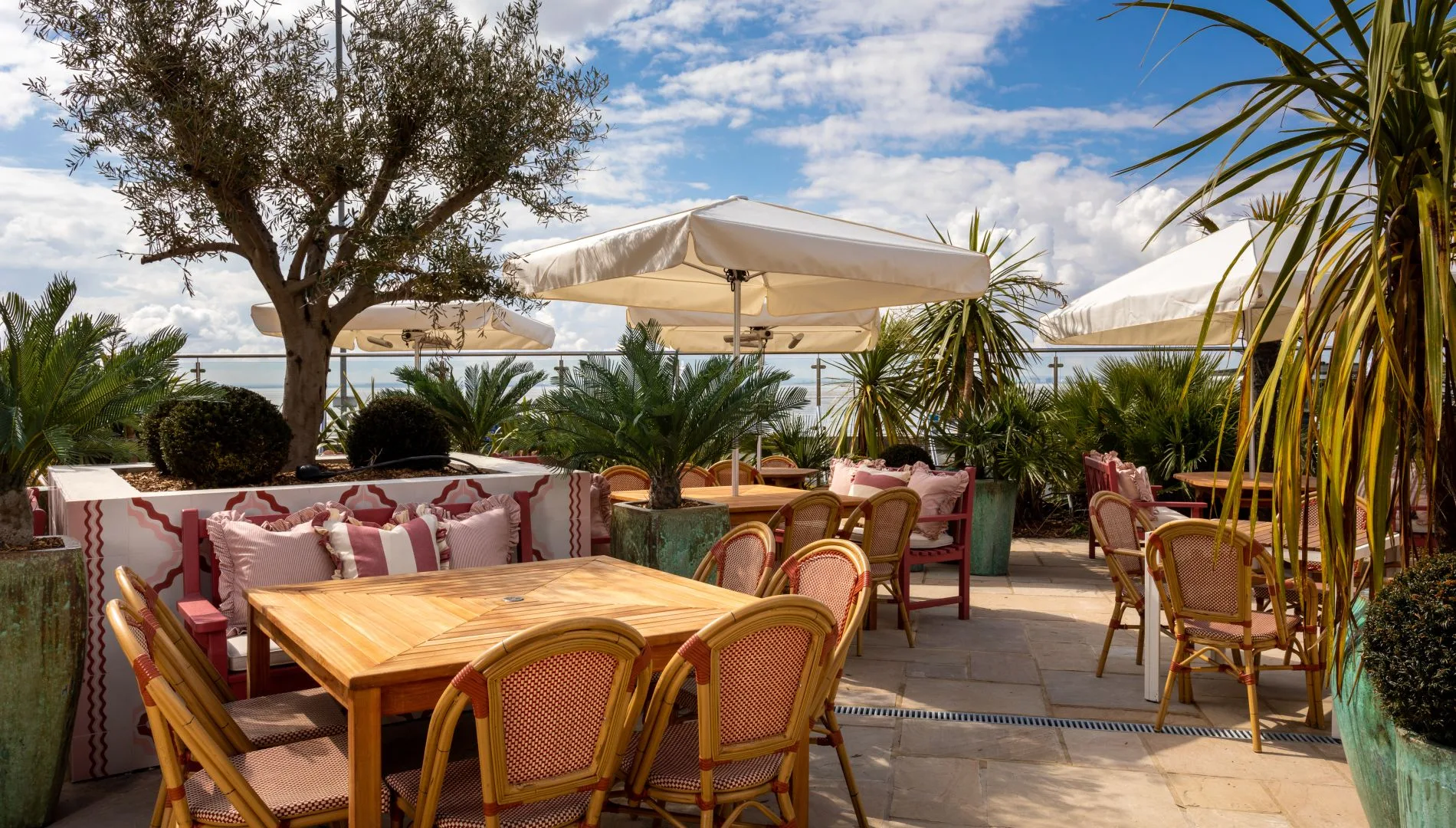 The Roslin Beach Hotel — photo 81