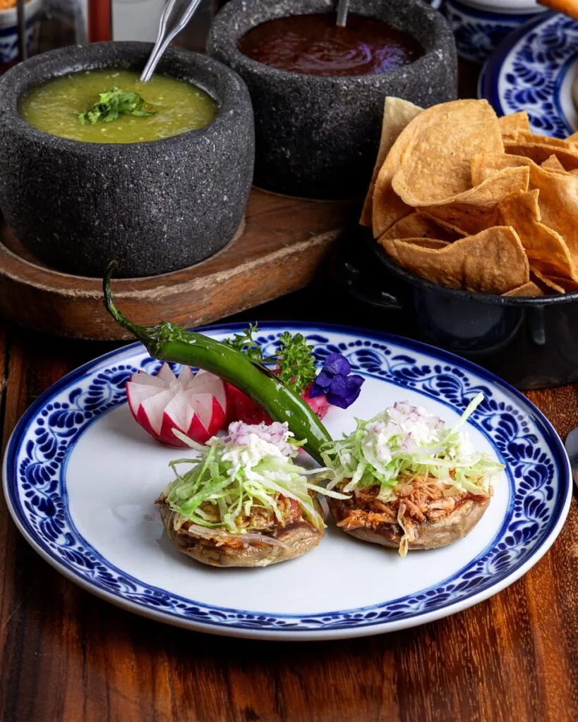 Los Tres Gallos — food