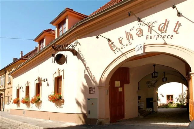 Erhardt Étterem és Panzió, Kézműves Pékség — photo 22