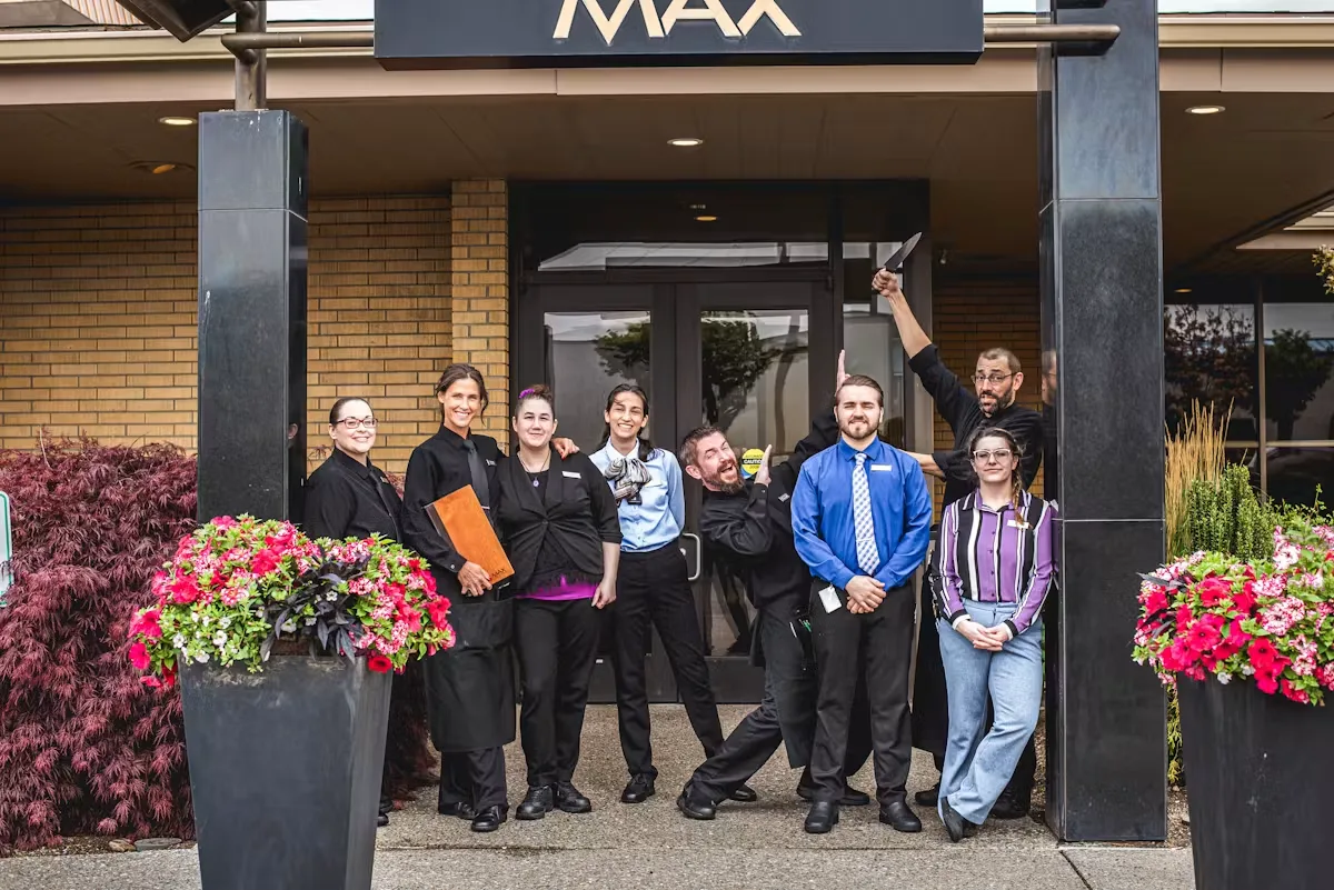 Max at Mirabeau — photo 46