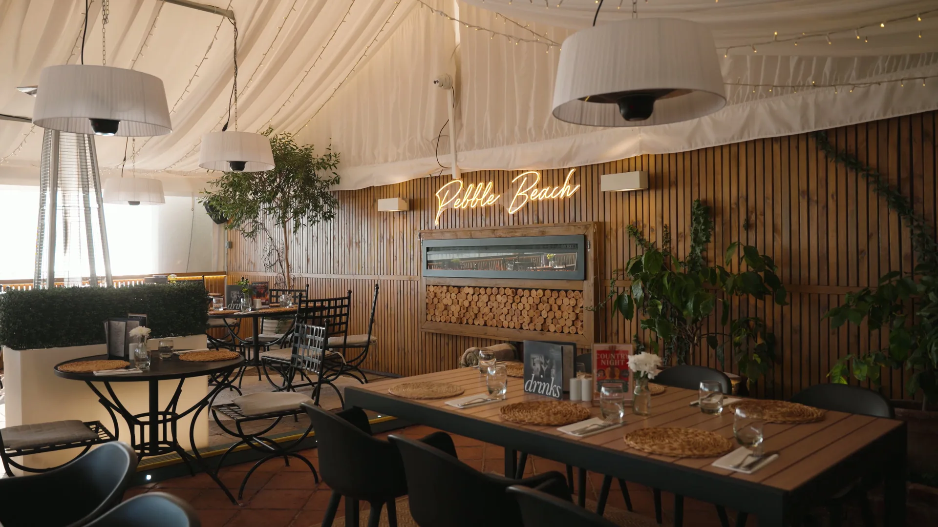 Pebble Beach Restaurant & Sunset Bar — photo 15