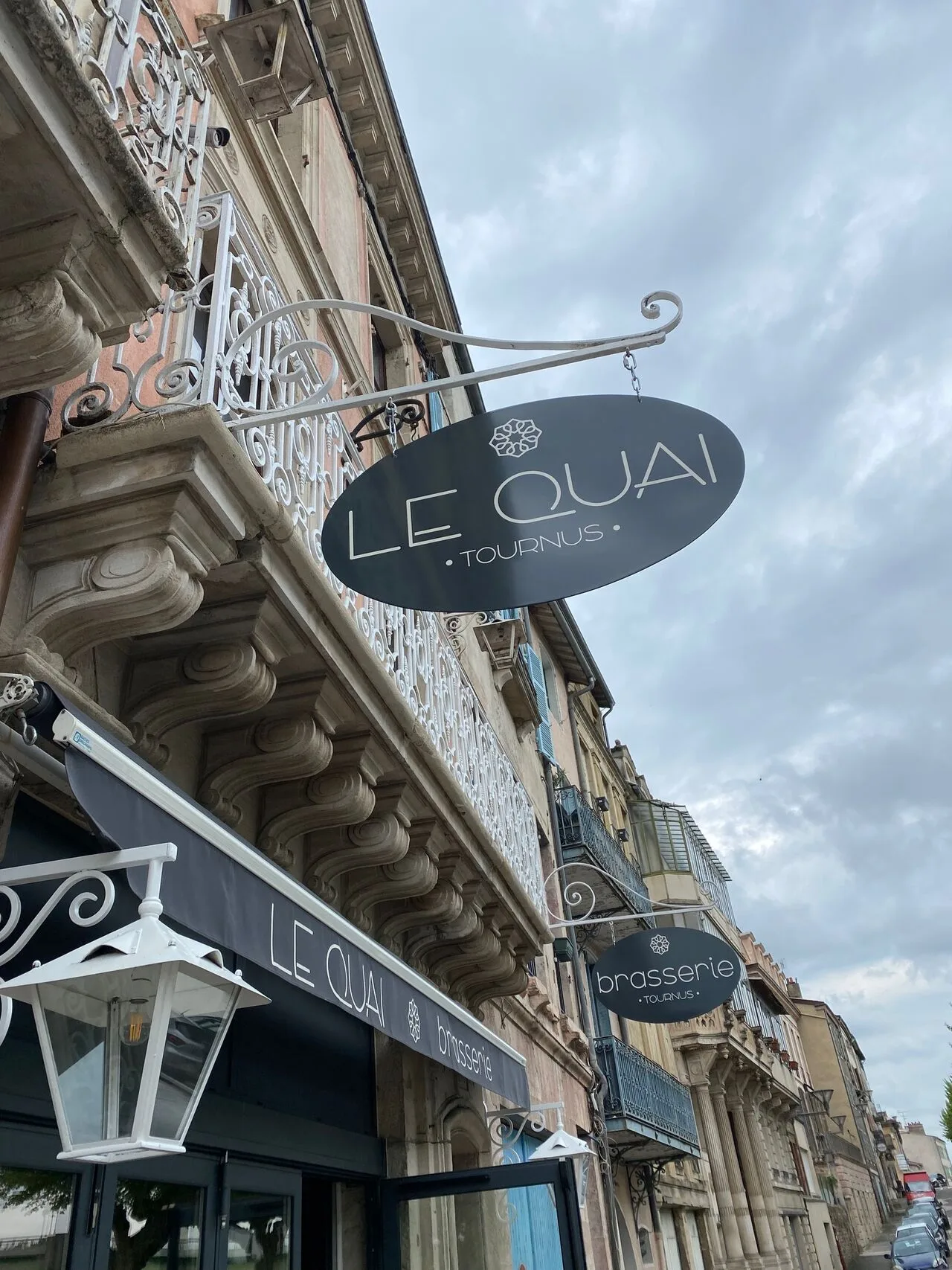Le Quai — atmosphere