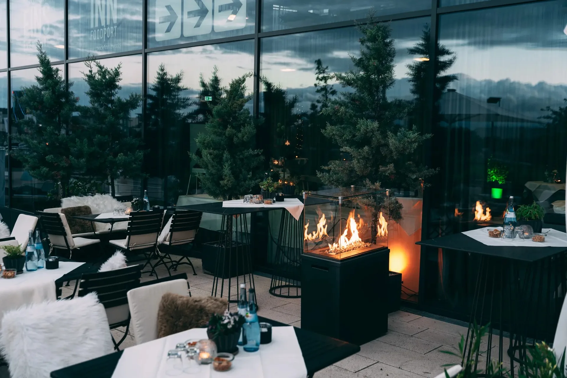 Check Inn Restaurant — atmosphere