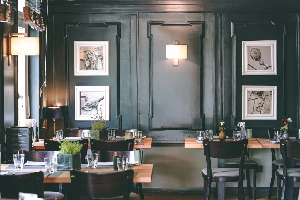 Henny’s Restaurant — photo 6