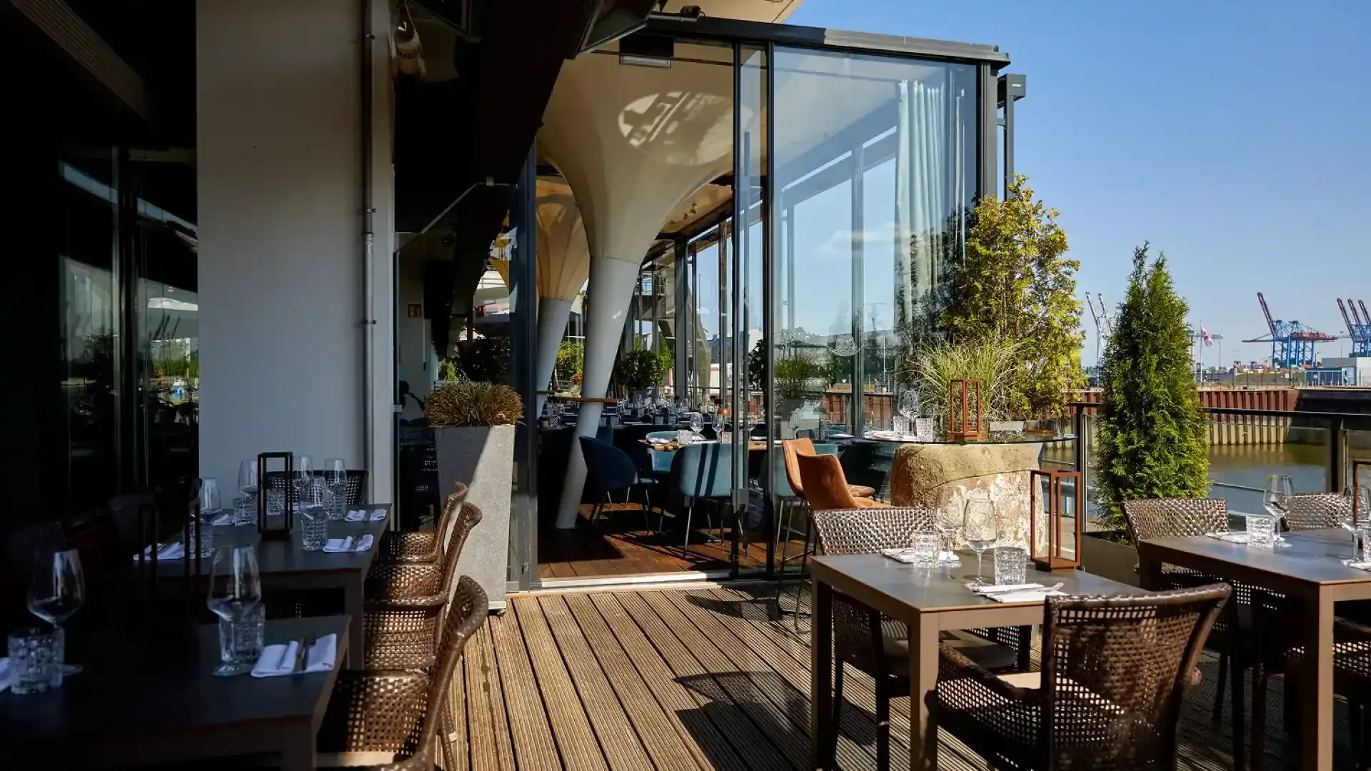am kai | restaurnt. seafood. drinks. elbblick — photo 22