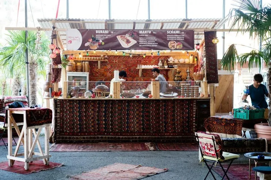 Afghan Anar — atmosphere