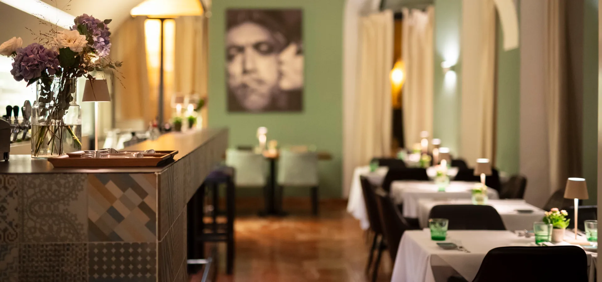 Ella’s Bar. Restaurant — photo 30