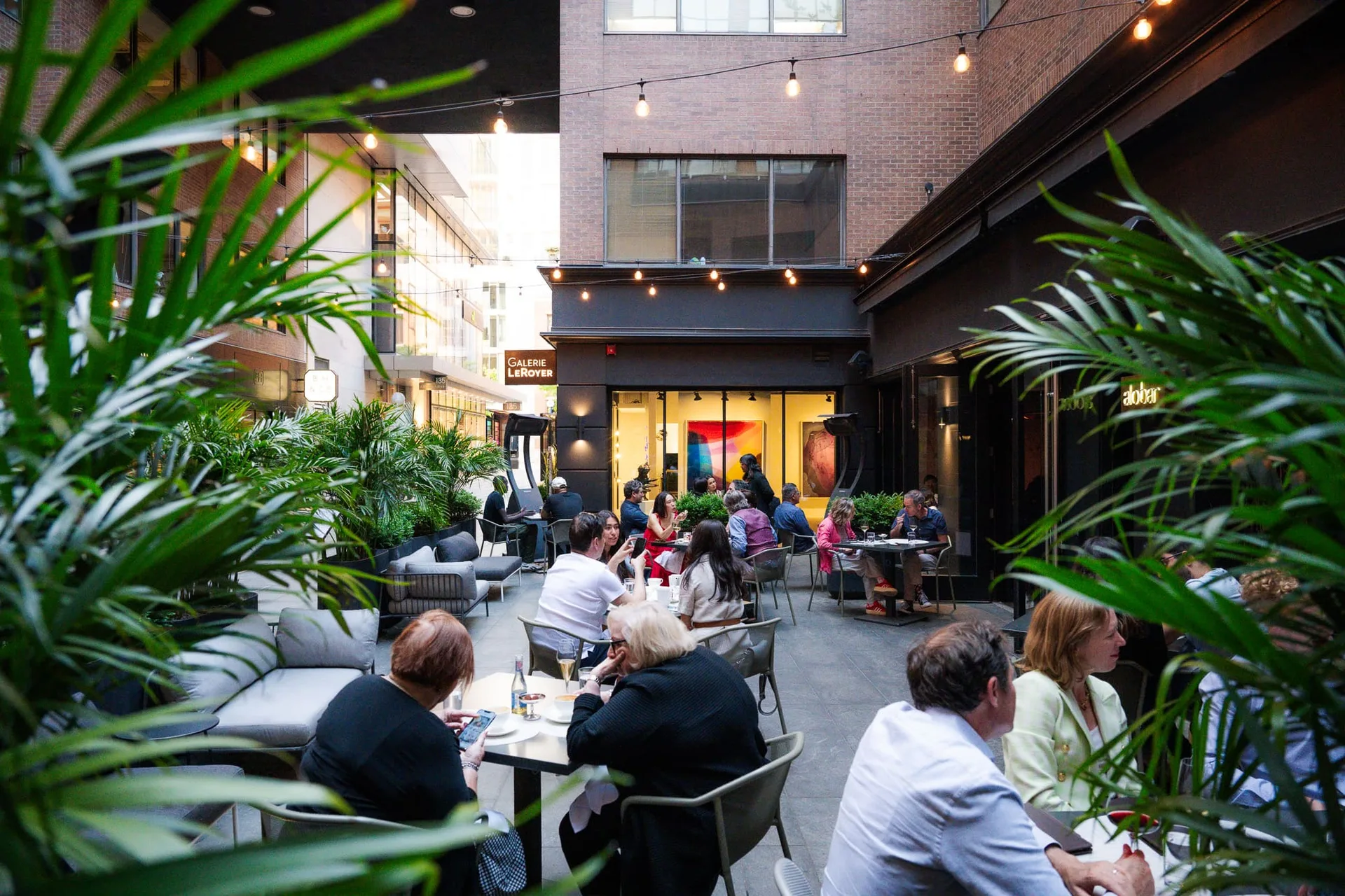 Alobar Yorkville — photo 16