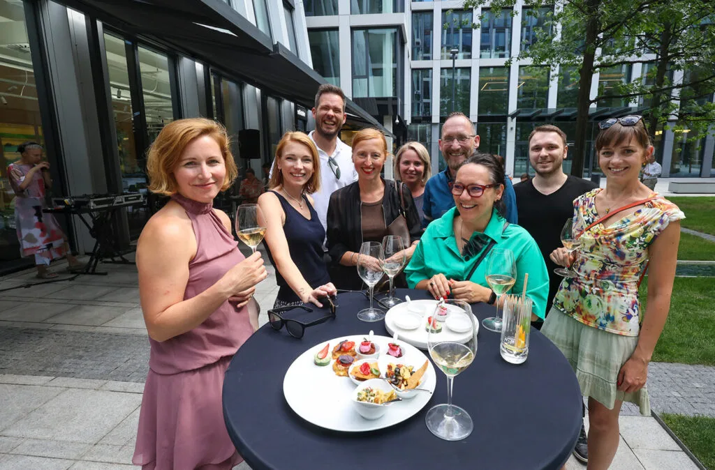 GREEN TABLE — photo 19