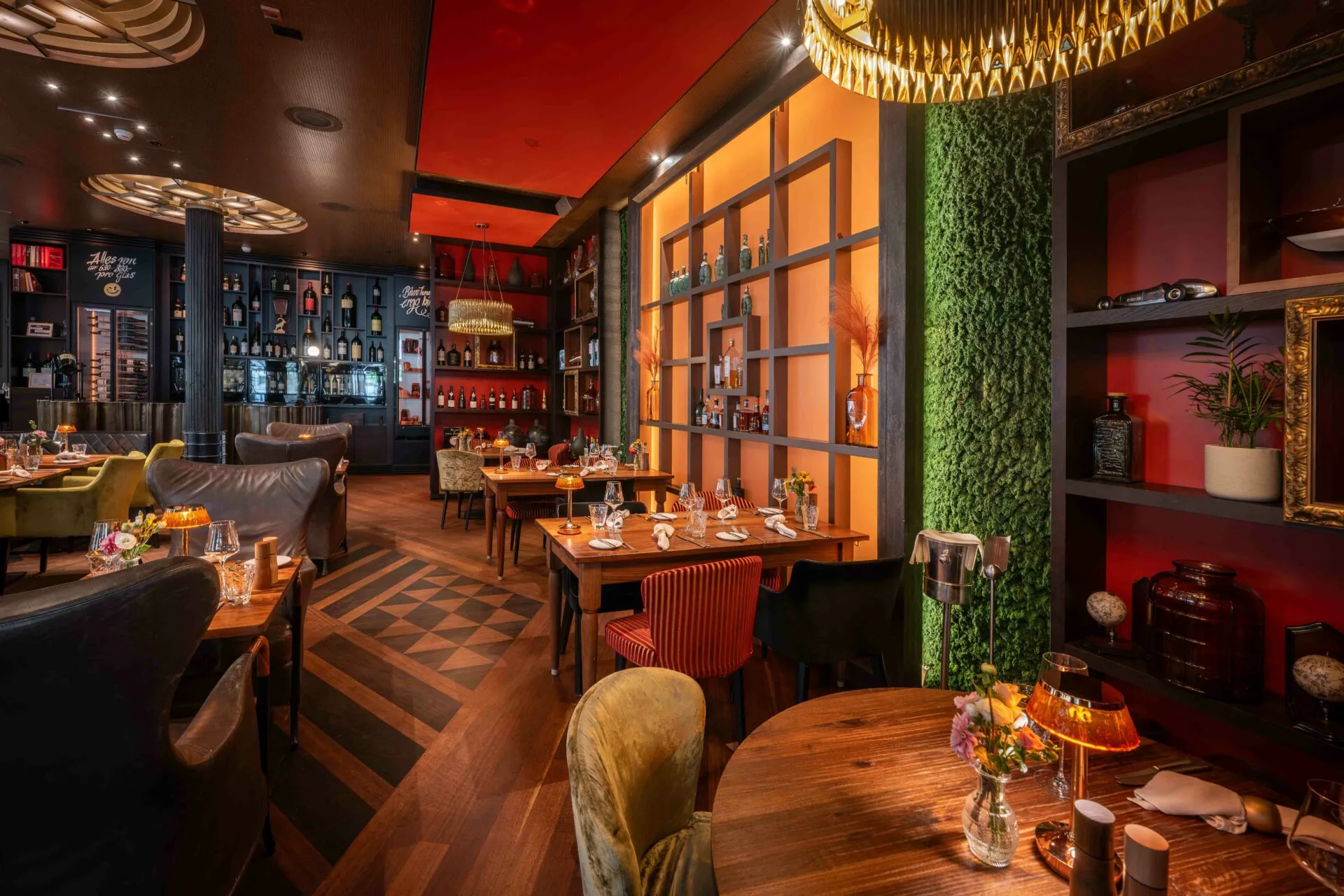 Carlton Restaurant & Bar — photo 32