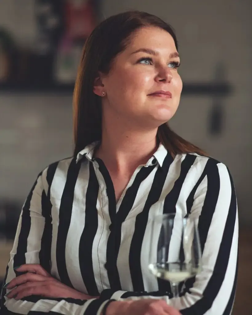 VÅR — kitchen