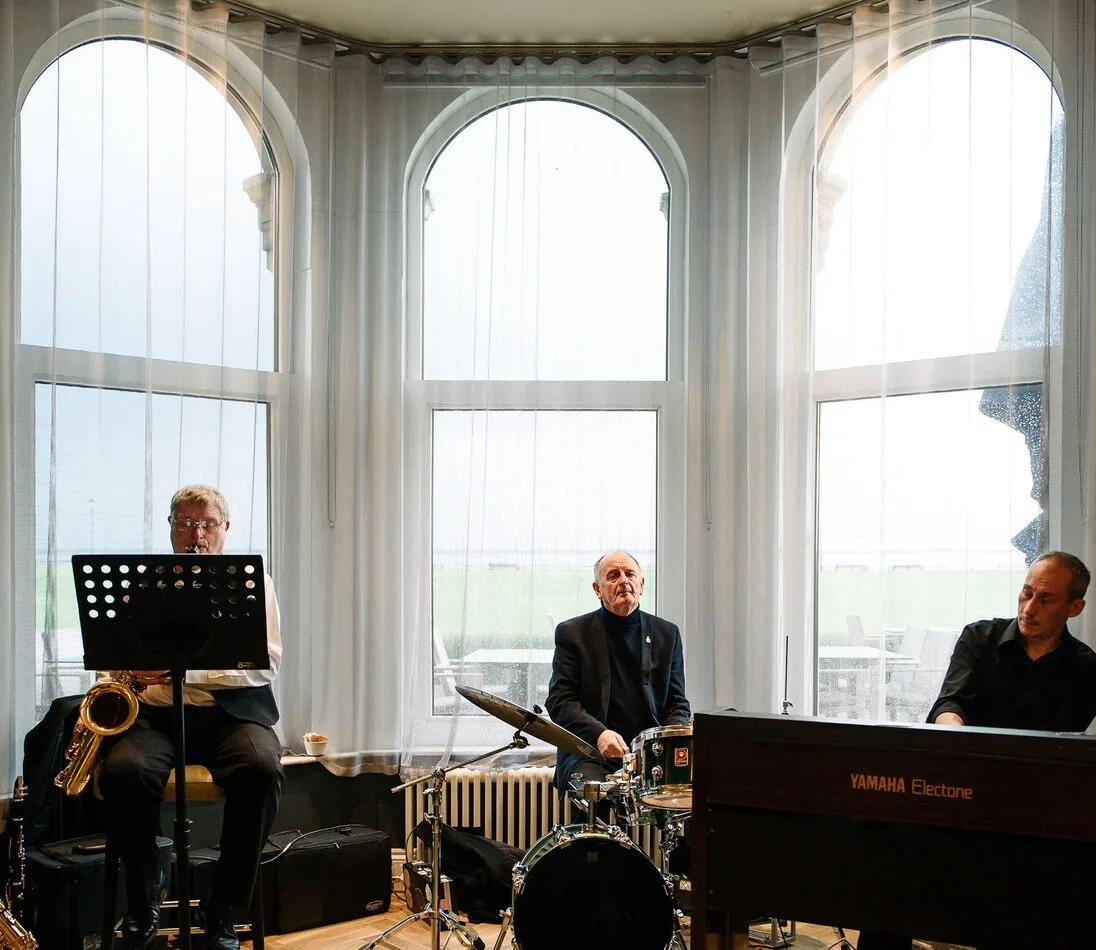 Clifton Arms Hotel — atmosphere