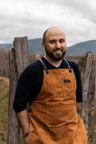 Ju — kitchen