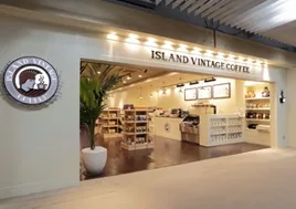 Island Vintage Wine Bar — atmosphere