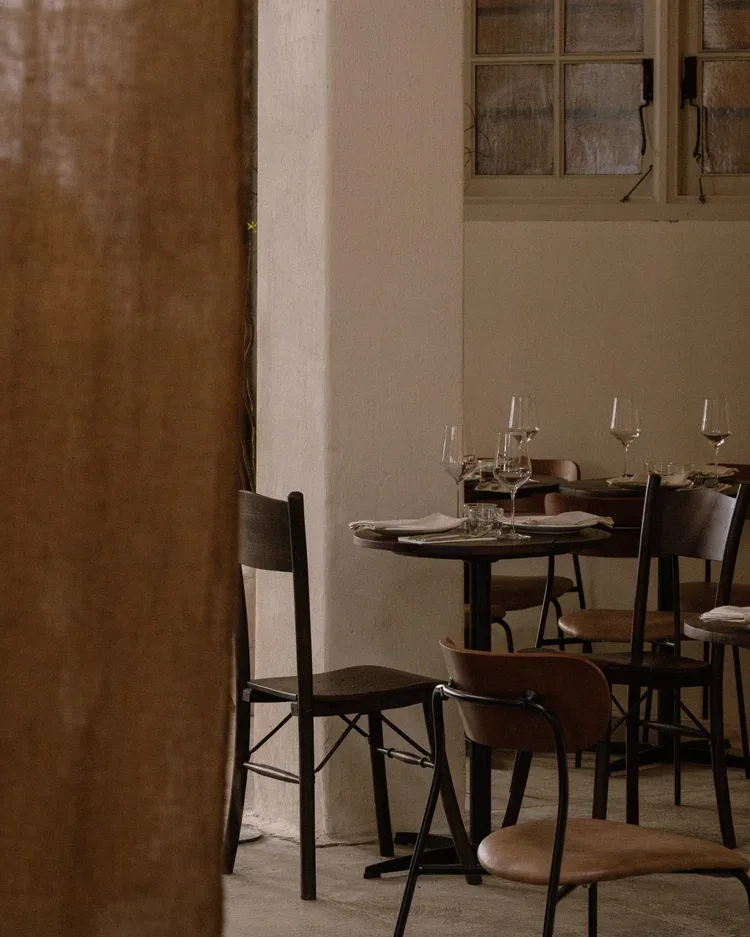 Peninsula House — atmosphere