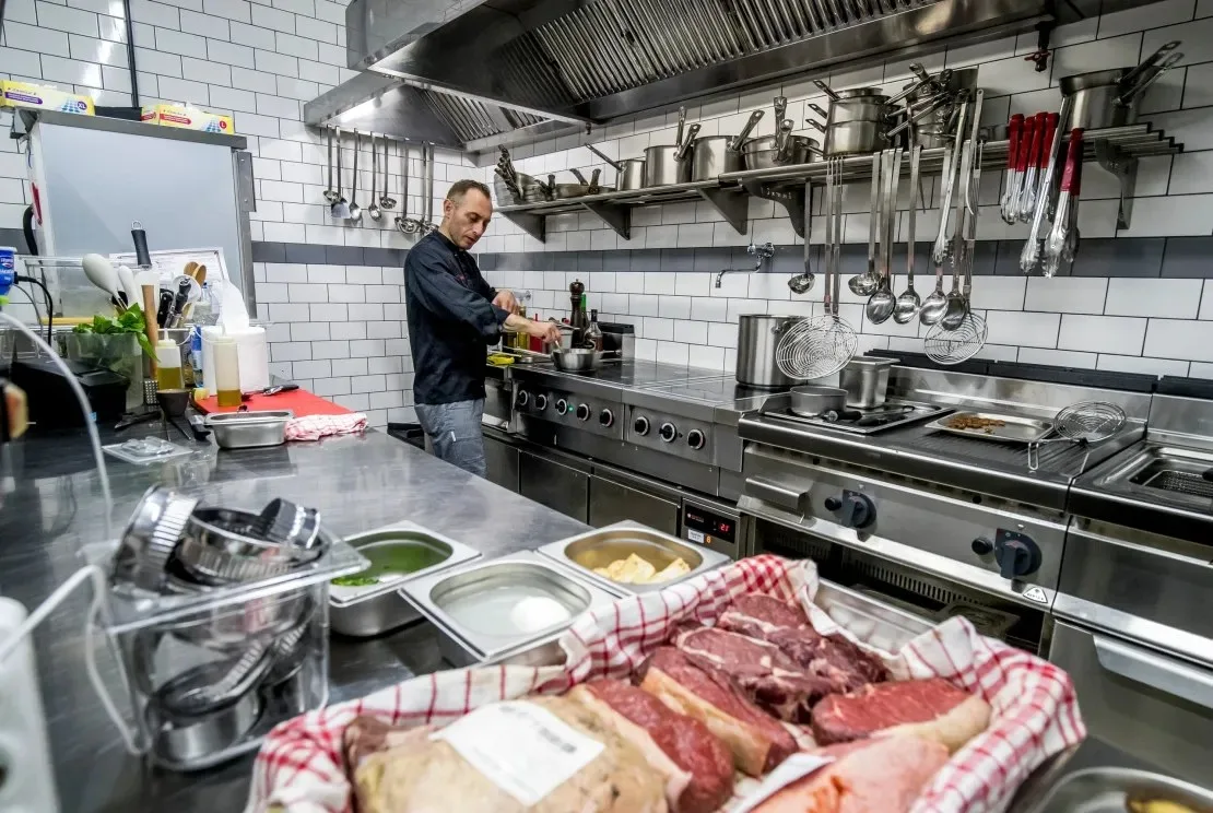 LR Italian — kitchen