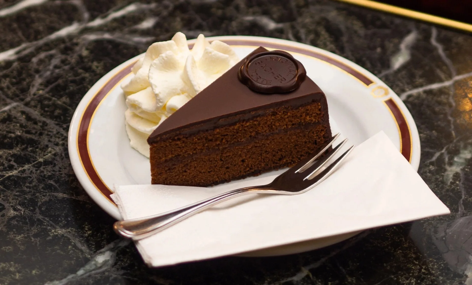Sacher – Restaurant „Rote Bar“ — photo 39