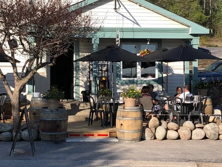 1886 Lake House Bistro — photo 9
