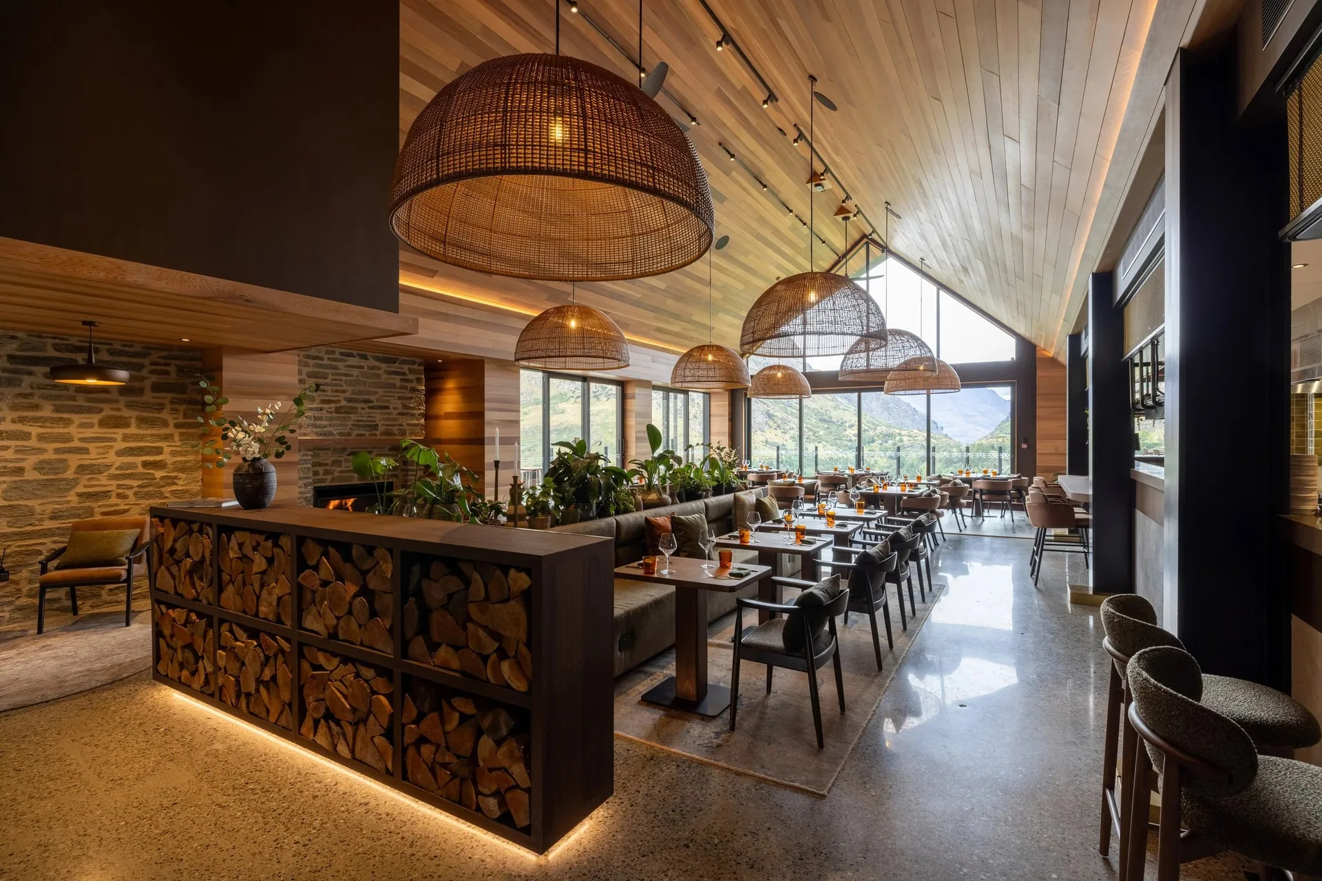 Elevation Bar & Restaurant — photo 15