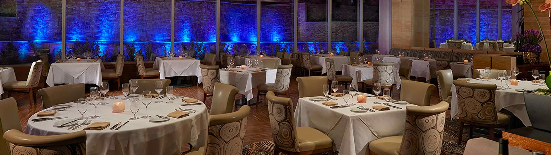 Council Oak Steaks & Seafood — atmosphere
