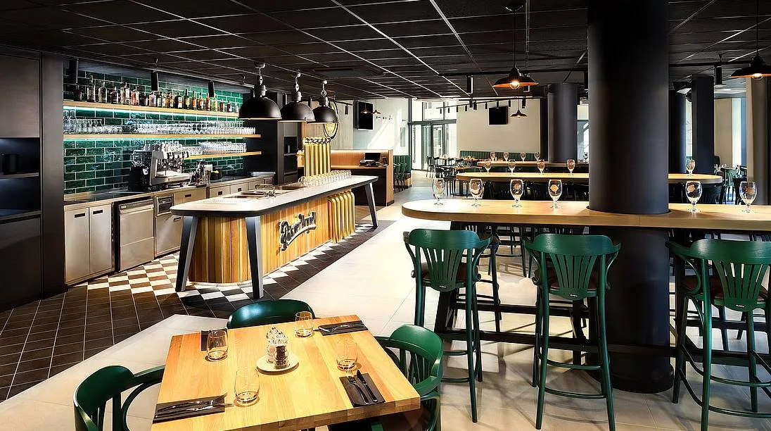 PIVOT Gopass restaurant — atmosphere