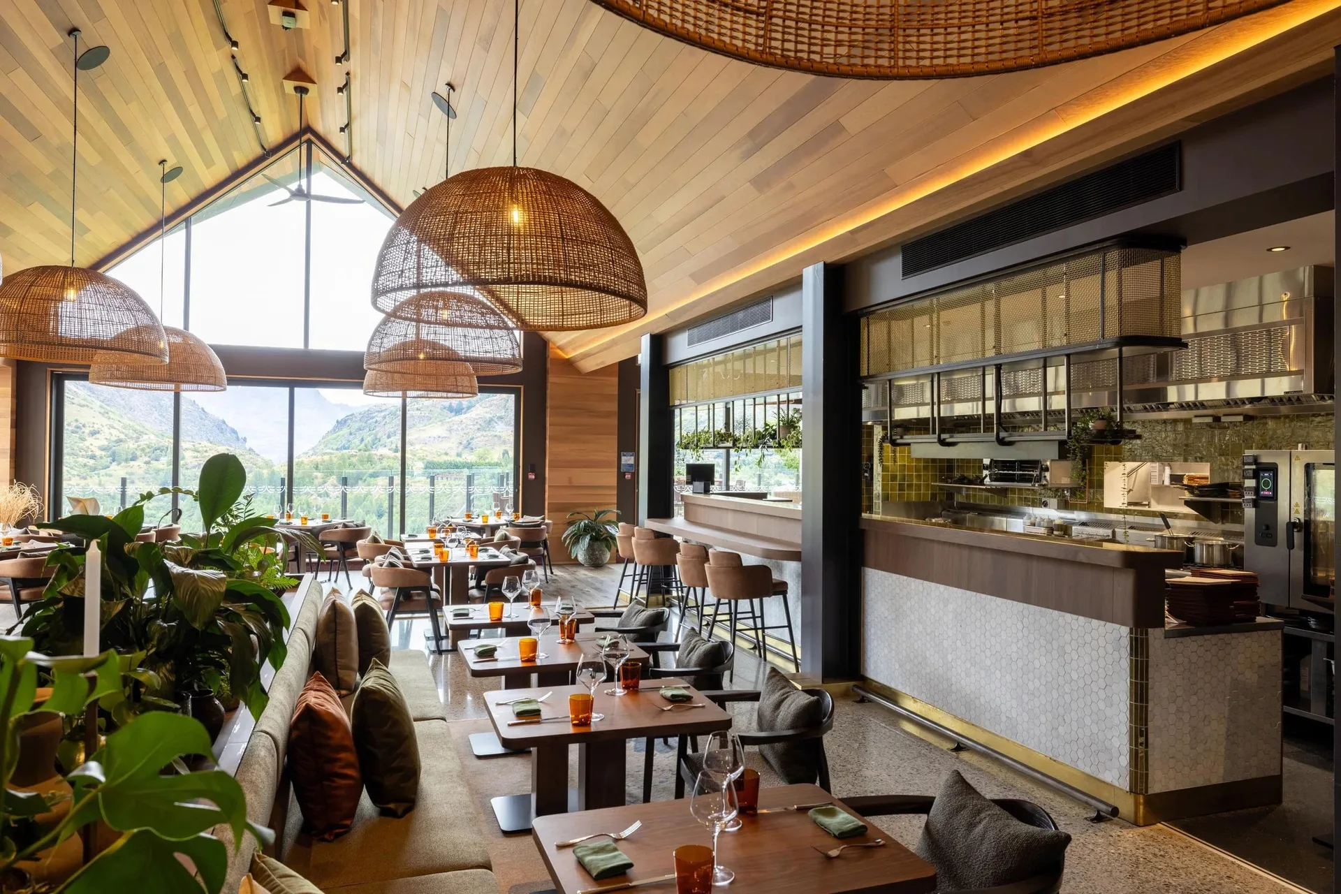 Elevation Bar & Restaurant — photo 16