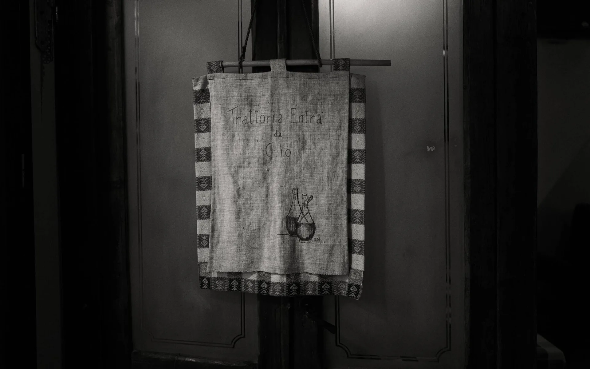 Entrà — atmosphere