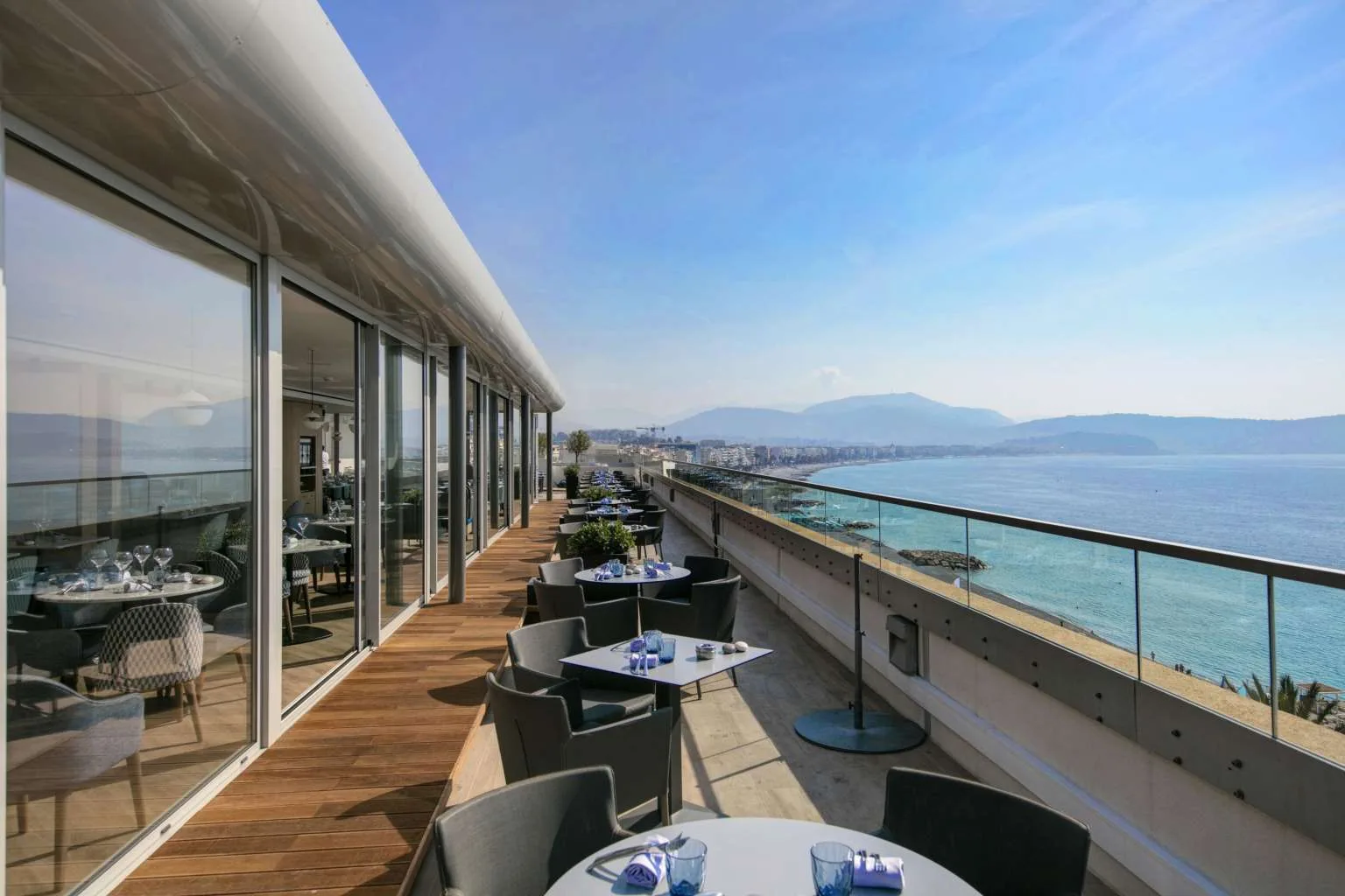 La Calade Rooftop Restaurant — atmosphere