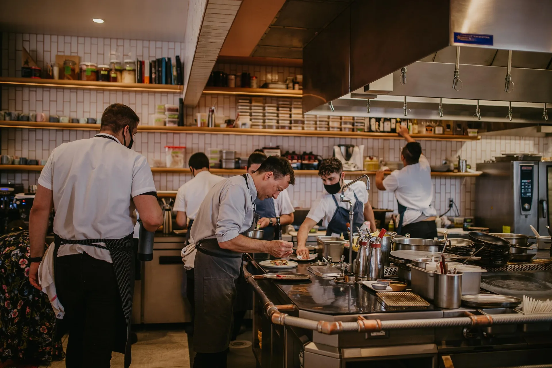 Jeune et Jolie — kitchen