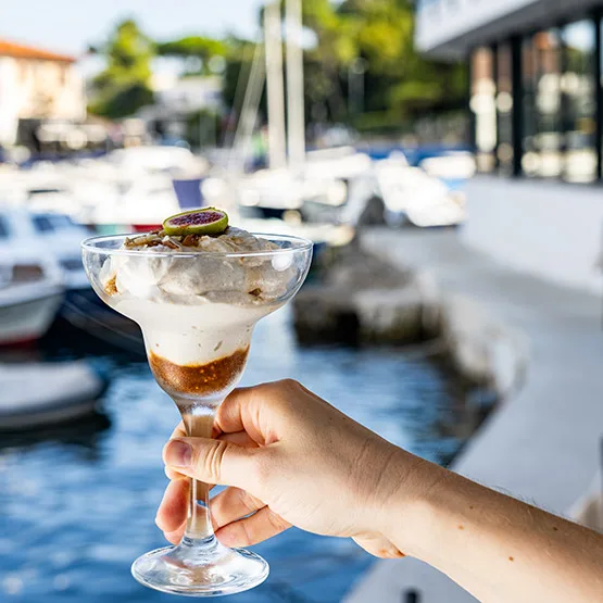 Yacht Club — photo 12