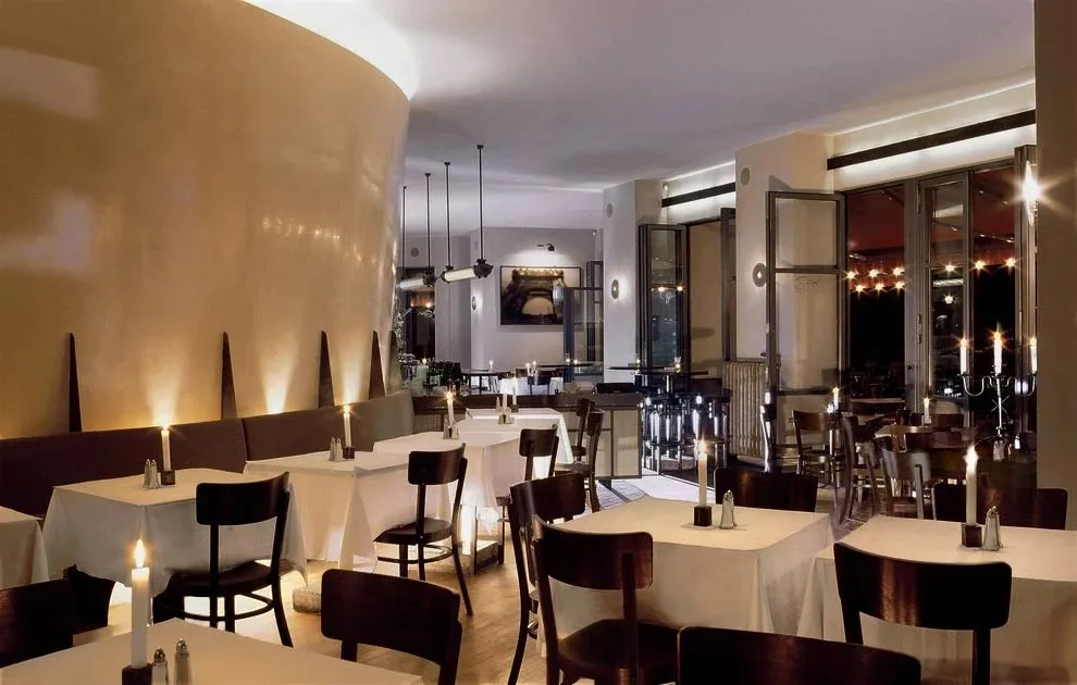 Eiffel Restaurant — atmosphere