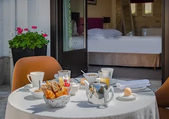 Auberge du Bon Laboureur — atmosphere