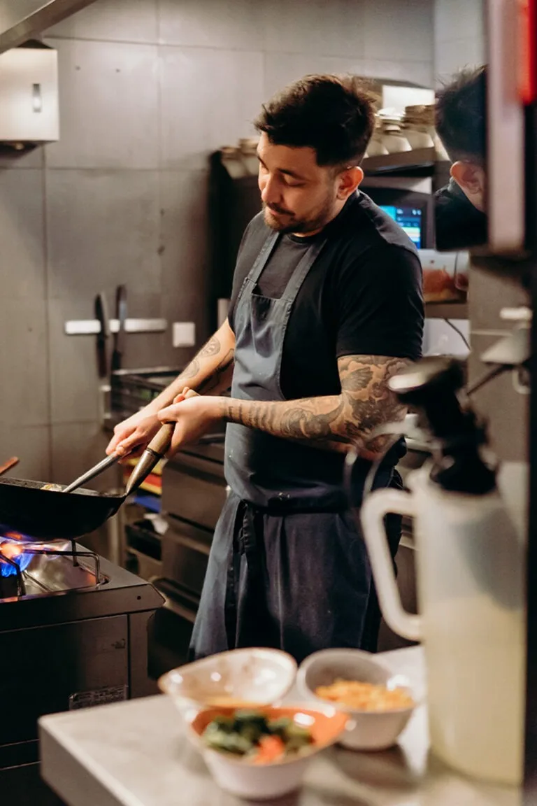 Ron Gastrobar Indonesia Ouderkerk — kitchen
