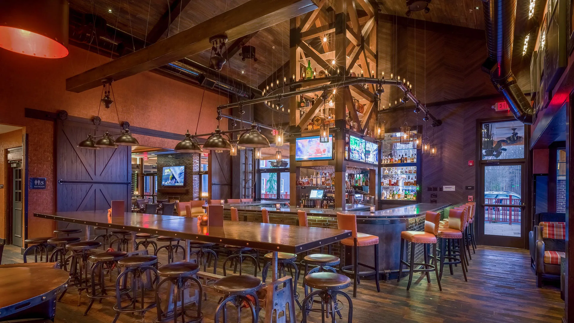 Craftsman Wood Grille & Tap House — atmosphere